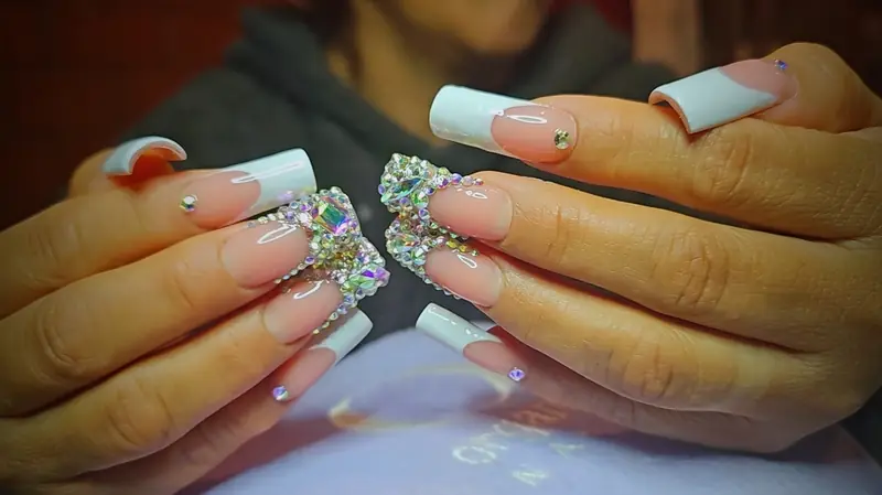 Uñas acrílicas largas con acabado natural